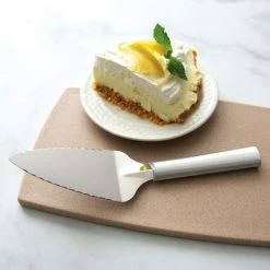Rada Cutlery Serrated Pie Server | Silver -Le Creuset shop 61ihigqayrl. ac sl1100