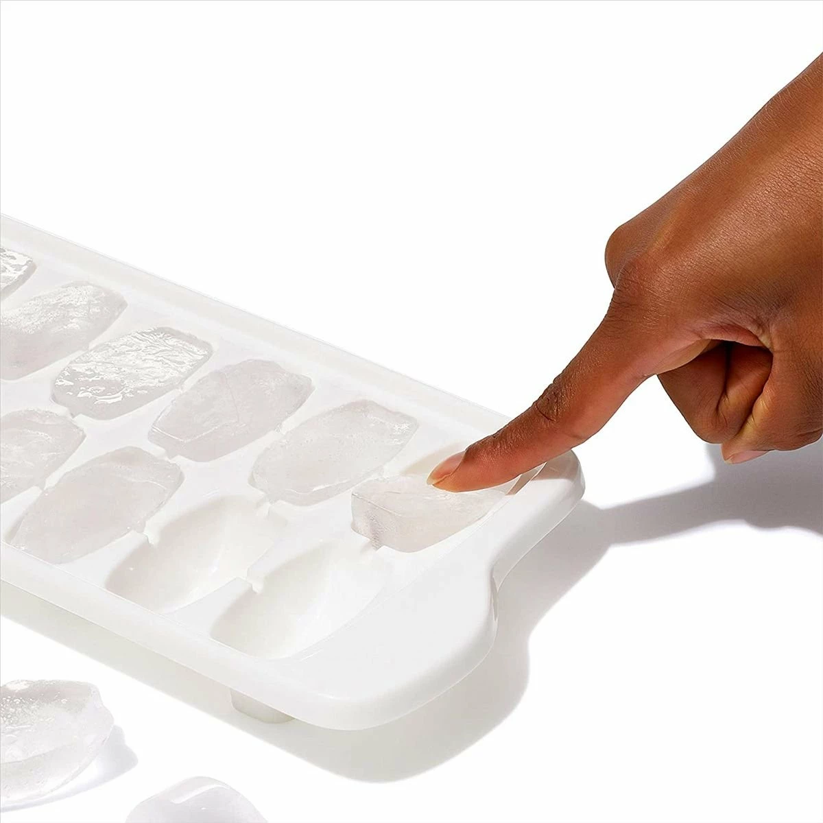 OXO Good Grips Covered Ice Cube Tray 5 OXO Good Grips Covered Ice Cube Tray - Image 3