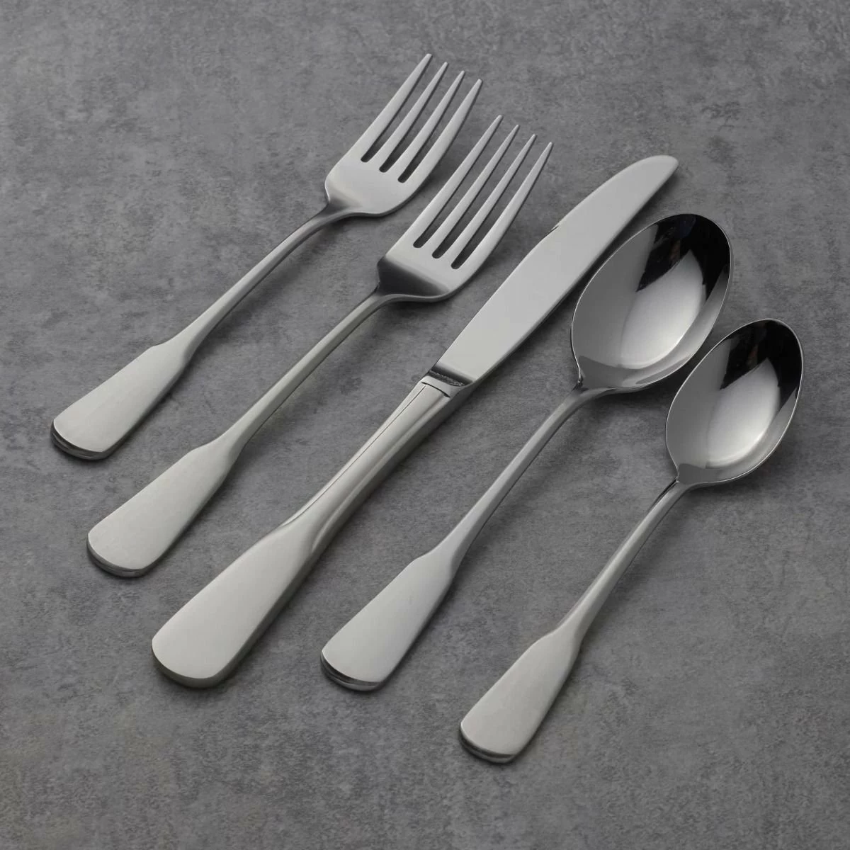 Oneida 18/0 Stainless Steel 45-Piece Flatware Set | Colonial Boston 5 Oneida 18/0 Stainless Steel 45-Piece Flatware Set | Colonial Boston - Image 3