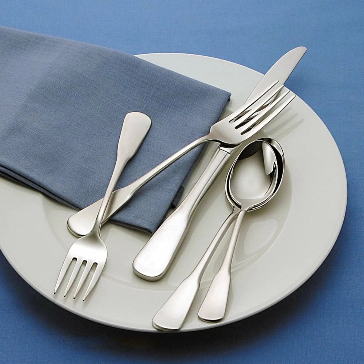 Oneida 18/0 Stainless Steel 45-Piece Flatware Set | Colonial Boston 4 Oneida 18/0 Stainless Steel 45-Piece Flatware Set | Colonial Boston - Image 2