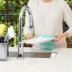 OXO Good Grips No-Spill Ice Cube Tray -Le Creuset shop gg 1132080 9