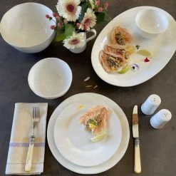 Carmel Ceramica Cozina Salt & Pepper Set | White -Le Creuset shop lifestyle3 6 2